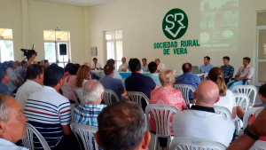Lee más sobre el artículo Concurrencia de productores en Vera para analizar el desastre por las inundaciones
