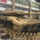 Construyen una réplica de cartón tamaño natural de un tanque de guerra