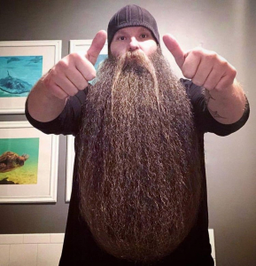 Lee más sobre el artículo Su barba mide 70 cm, y hace 5 años que no se la corta