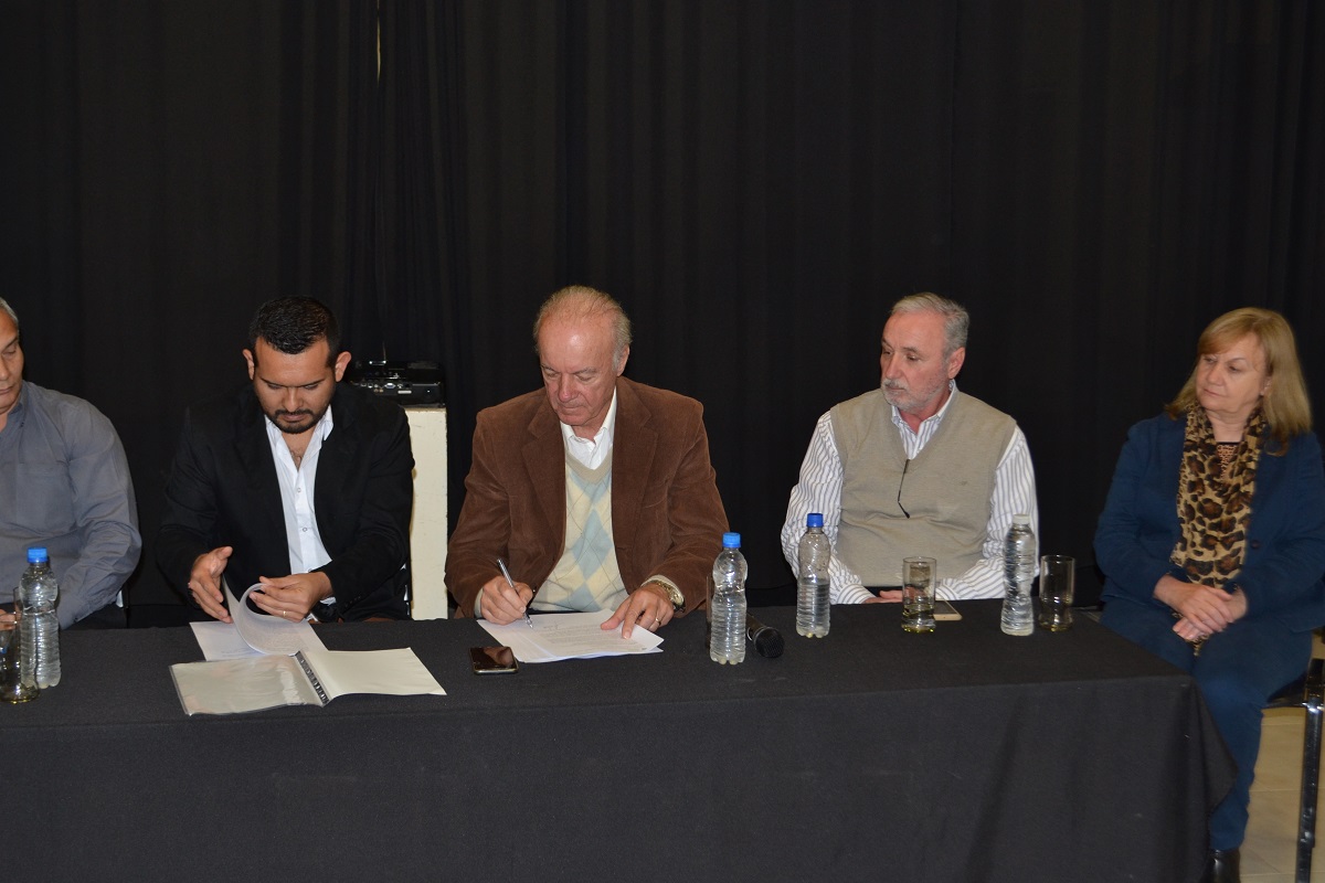 Lee más sobre el artículo Malabrigo: se firmó el Convenio con Universidad Nacional Del Chaco Austral
