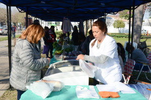 Lee más sobre el artículo La Feria de Productores sigue creciendo e incorpora venta de pescado de río