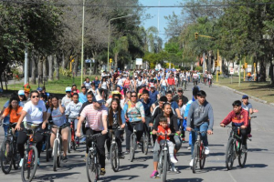 Lee más sobre el artículo Estudiantina Avellaneda: bicicleteada, mural, danzas y actividades deportivas