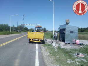 Lee más sobre el artículo La Gallareta: la gestión comunal colocó garitas en el cruce de las rutas 11 y 83S