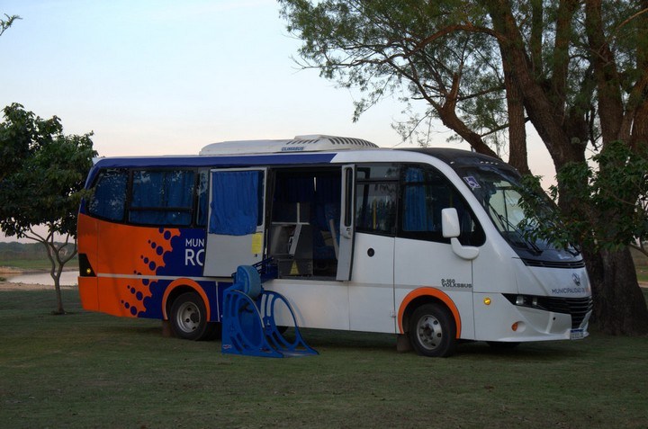 Lee más sobre el artículo Municipalidad de Romang adquirió moderno minibús para atender casos sociales