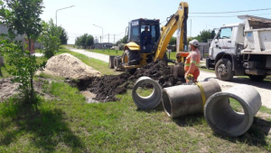 Lee más sobre el artículo Drenaje urbano: continúa la colocación de tubos en distintos barrios