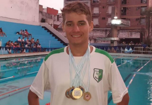 Lee más sobre el artículo Natación de pileta en Paraná:  Nelver Carmelino ganó todo lo que disputó