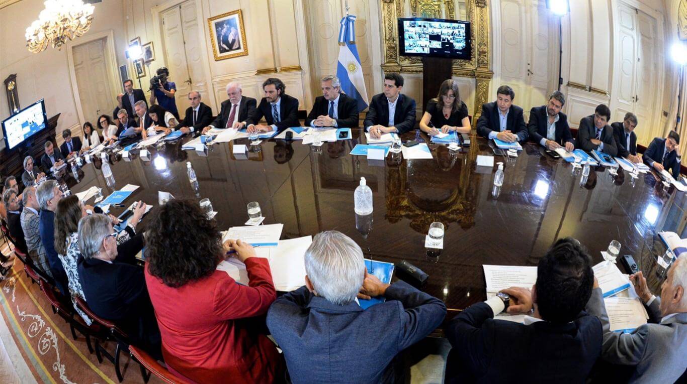 Lee más sobre el artículo El Presidente recibe a los gobernadores y evalúa la cuarentena total en la Argentina