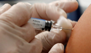 Lee más sobre el artículo Ya comenzó la vacunación contra la gripe al equipo de salud
