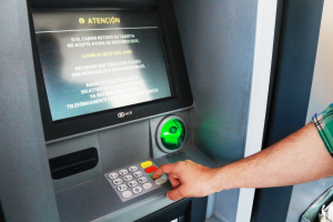 Lee más sobre el artículo Comenzó a acreditarse el IFE a los que tienen cuenta bancaria