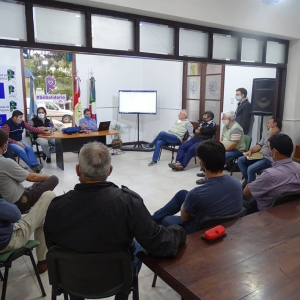 Lee más sobre el artículo El Intendente recibió a autoridades de clubes de Reconquista