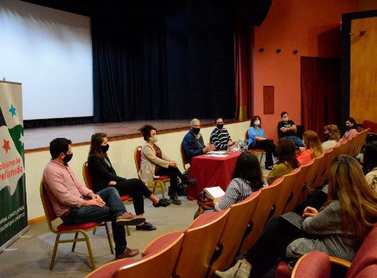 Lee más sobre el artículo Reunión con representantes de escuelas primarias públicas de Avellaneda