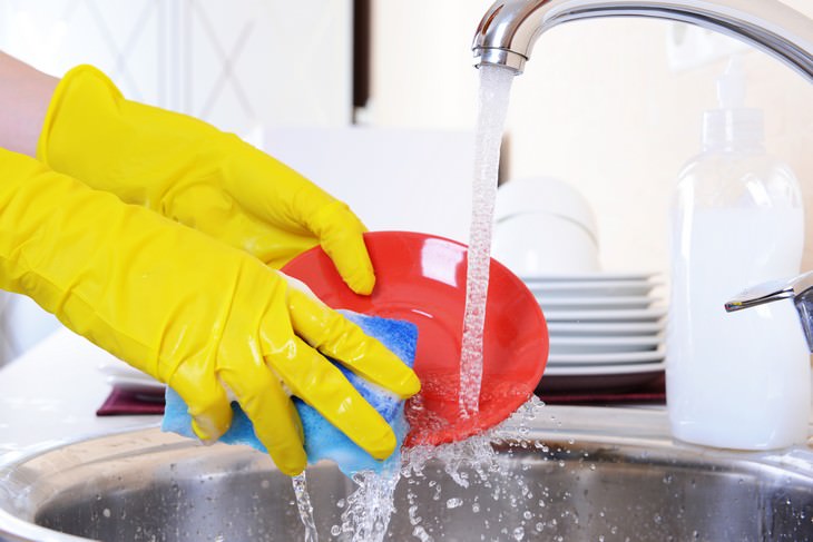 Lee más sobre el artículo Doce errores al lavar los platos