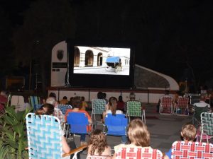 Lee más sobre el artículo Mes de la Mujer: tuvo lugar la primer función de cine al aire libre