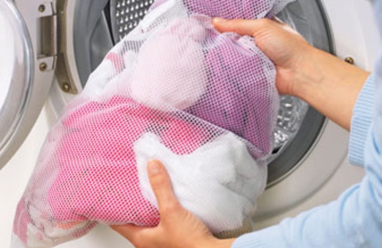 Lee más sobre el artículo Los errores más frecuentes que comentemos al lavar la ropa y hacen que la ropa se arruine