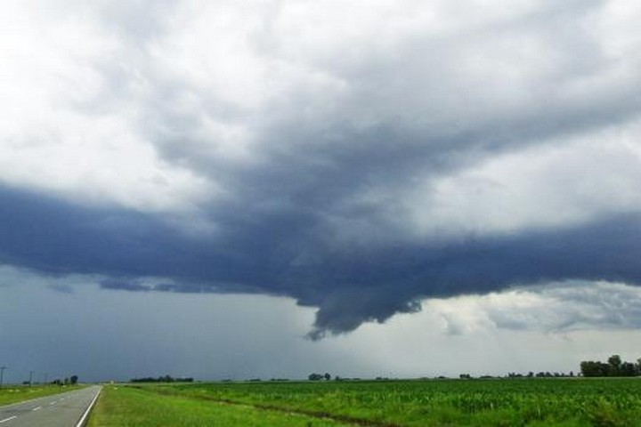 Lee más sobre el artículo Rige un “alerta amarillo” por tormentas para parte del sur, centro y norte de la provincia