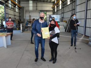 Lee más sobre el artículo Entregaron créditos productivos a emprendedores y adjudicaron lotes en el Parque Industrial de Avellaneda