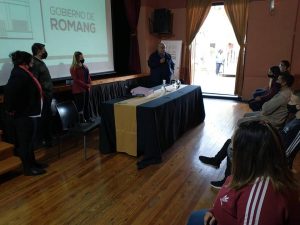 Lee más sobre el artículo El intendente Sergio Ramseyer entregó Becas