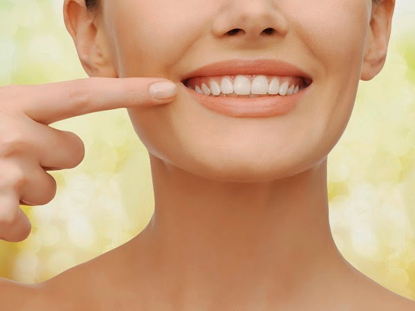 Lee más sobre el artículo Cómo blanquear los dientes con los mejores métodos caseros