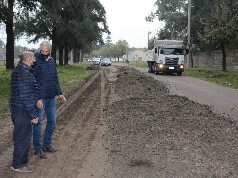 Lee más sobre el artículo Desarrollan tareas de mantenimiento y recuperación de calles de piso natural en Avellaneda