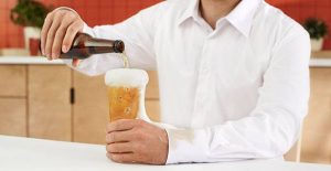 Lee más sobre el artículo Paso a paso: ¿Cómo eliminar las manchas de cerveza de la ropa?