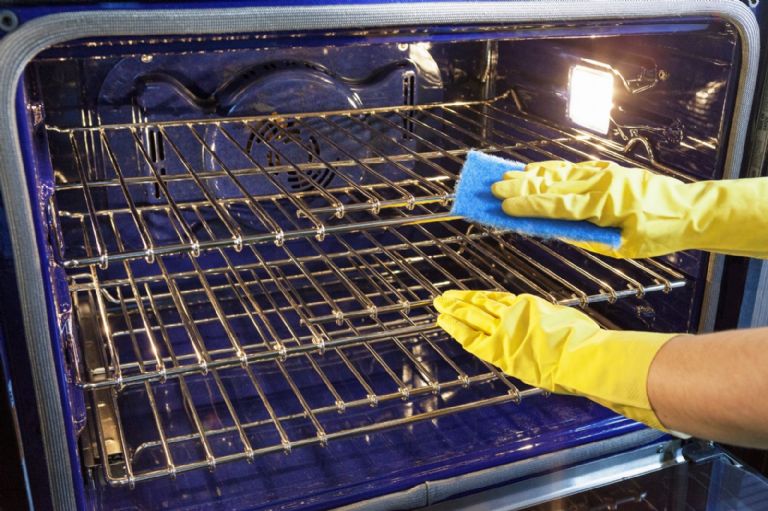 Lee más sobre el artículo Consejos para limpiar el horno con vinagre