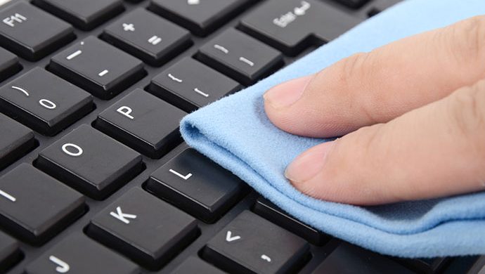 Lee más sobre el artículo Paso a paso: aprendé a desinfectar el teclado de tu computadora