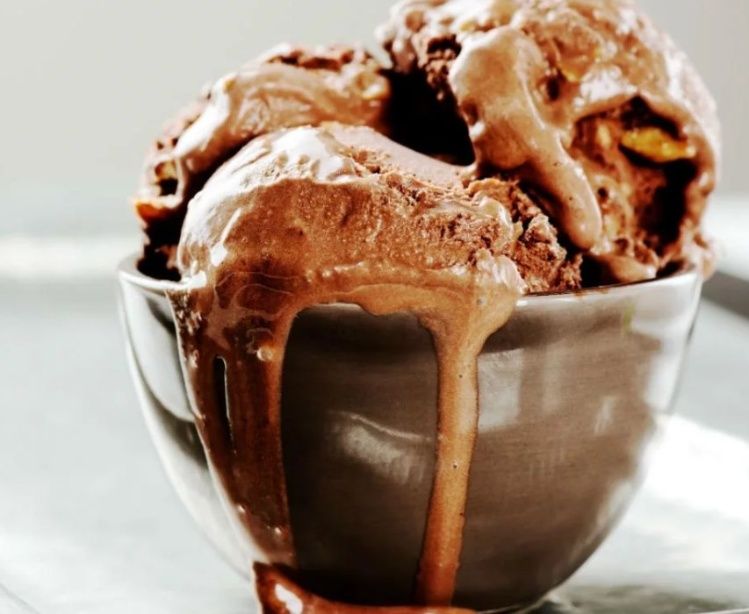 Lee más sobre el artículo Por qué no hay que poner un helado derretido en el freezer