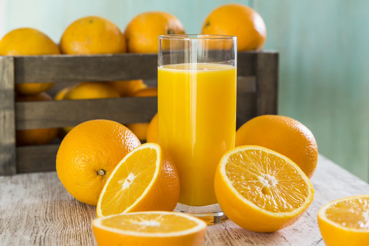 Lee más sobre el artículo Qué conviene: comer naranja o tomar jugo de naranja