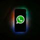 WhatsApp: el truco para activar el modo “super oscuro” en la aplicación