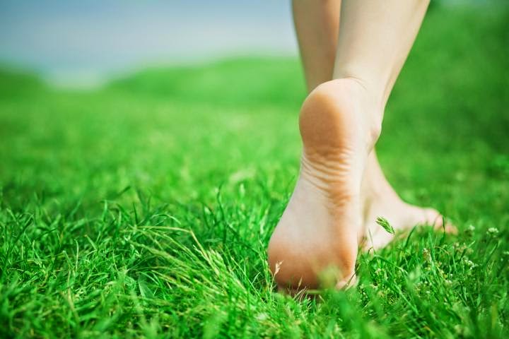 Lee más sobre el artículo Cuáles son los múltiples beneficios de andar descalzos