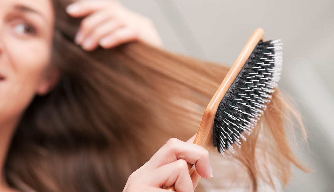 Lee más sobre el artículo Esto es lo que debes hacer para evitar que se te caiga el pelo
