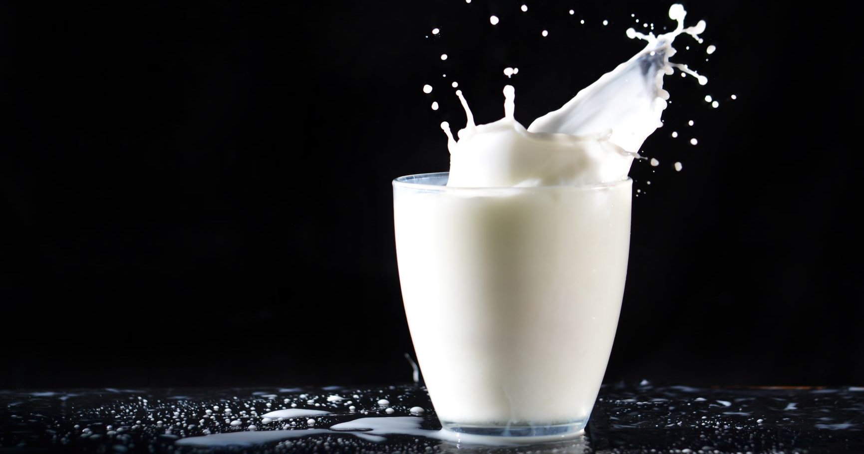 Lee más sobre el artículo Qué le ocurre a nuestro organismo cuando tomamos leche en ayunas