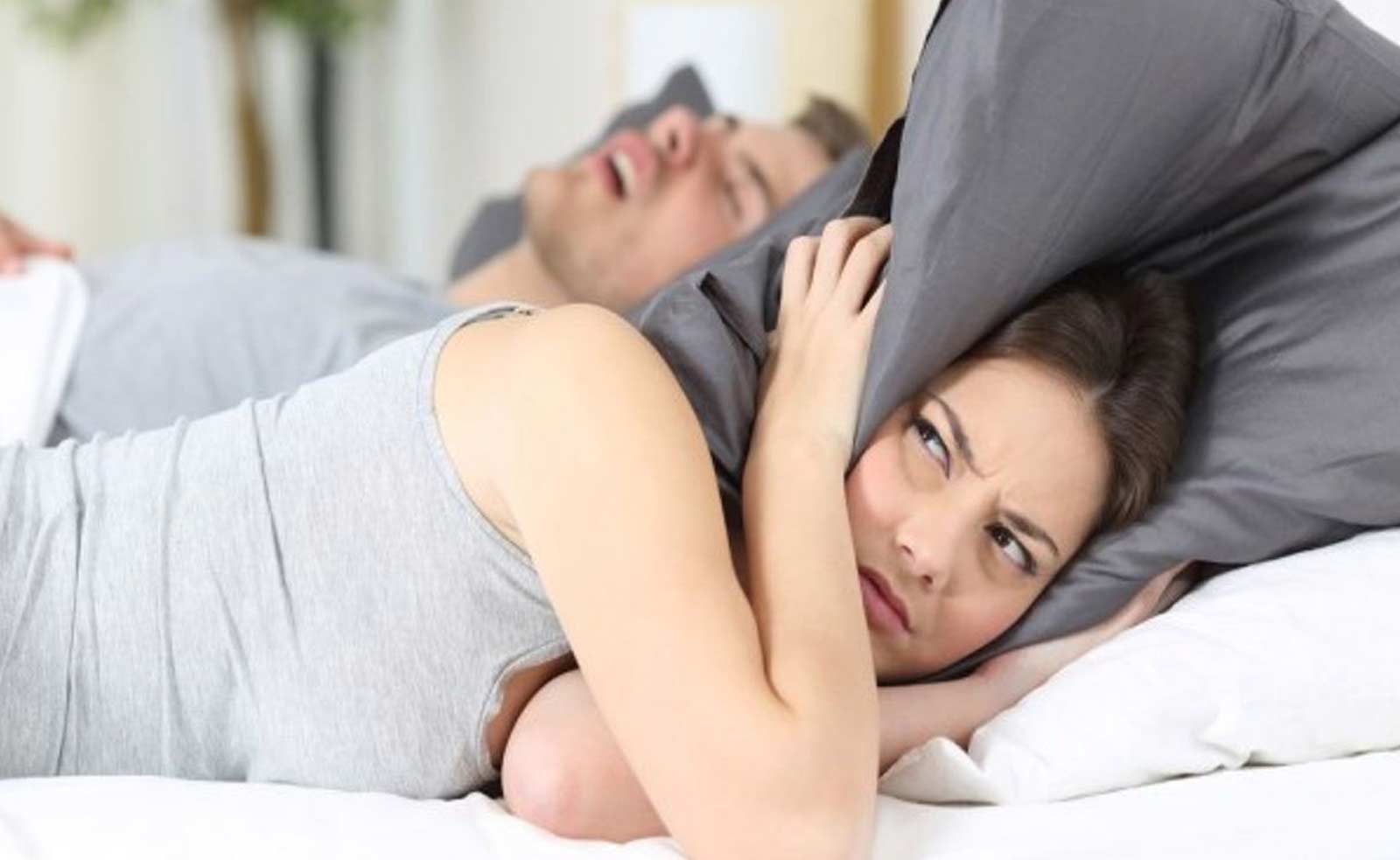 Lee más sobre el artículo 3 consejos para descansar correctamente si dormís con alguien que ronca