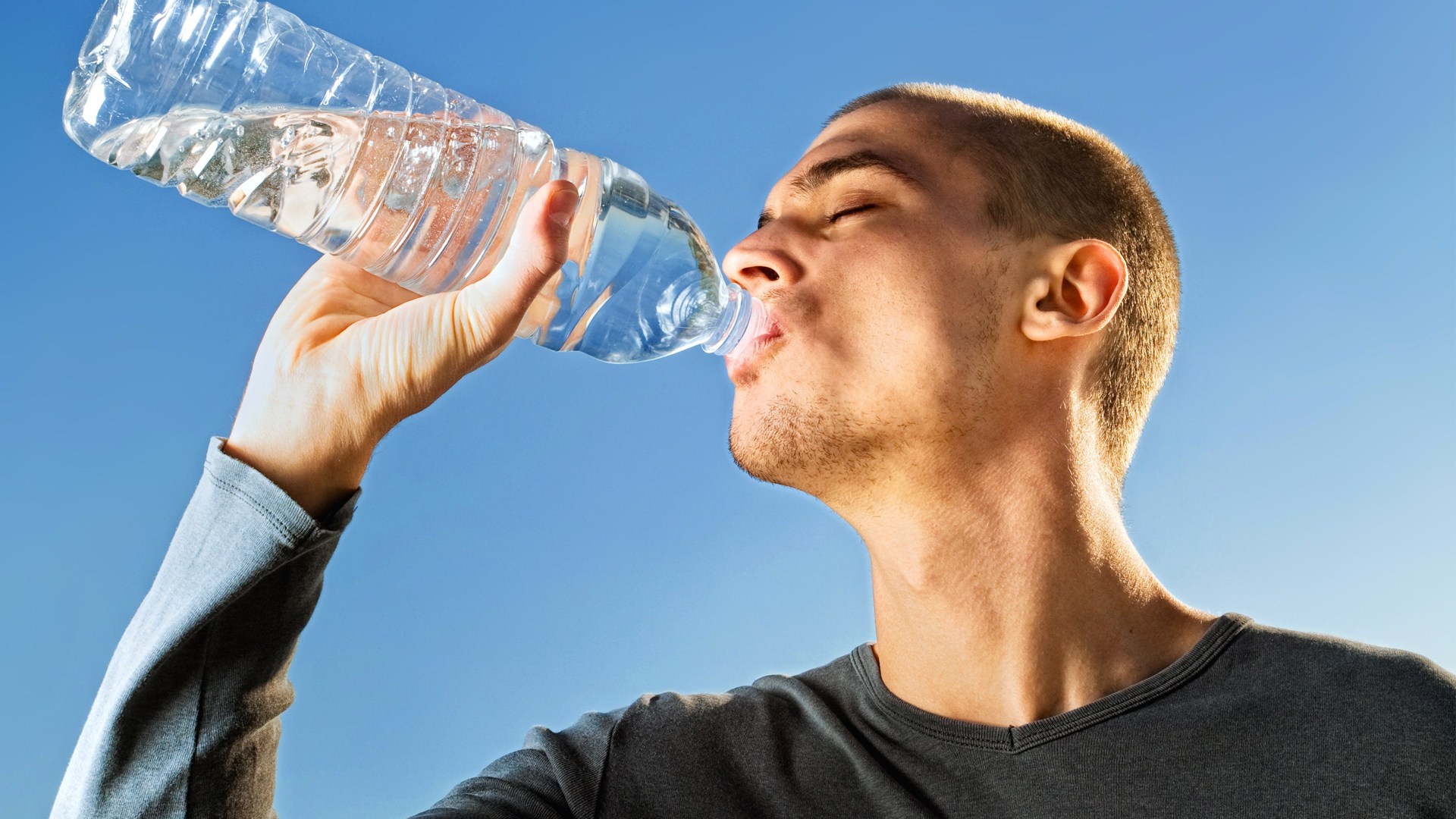 Lee más sobre el artículo 5 motivos para tomar agua durante todo el día
