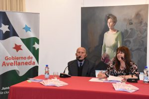 Lee más sobre el artículo El escritor local, Ancelmo Zampar presentó «A mi manera» en el Auditorio Municipal