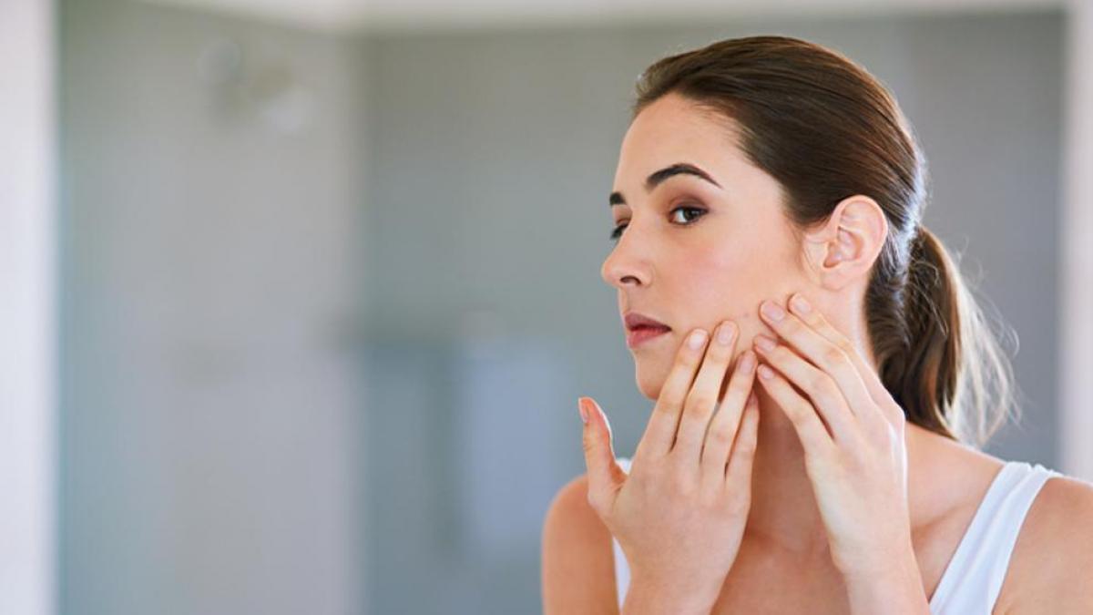 Lee más sobre el artículo ¿Hay alimentos que pueden agravar un cuadro de acné?