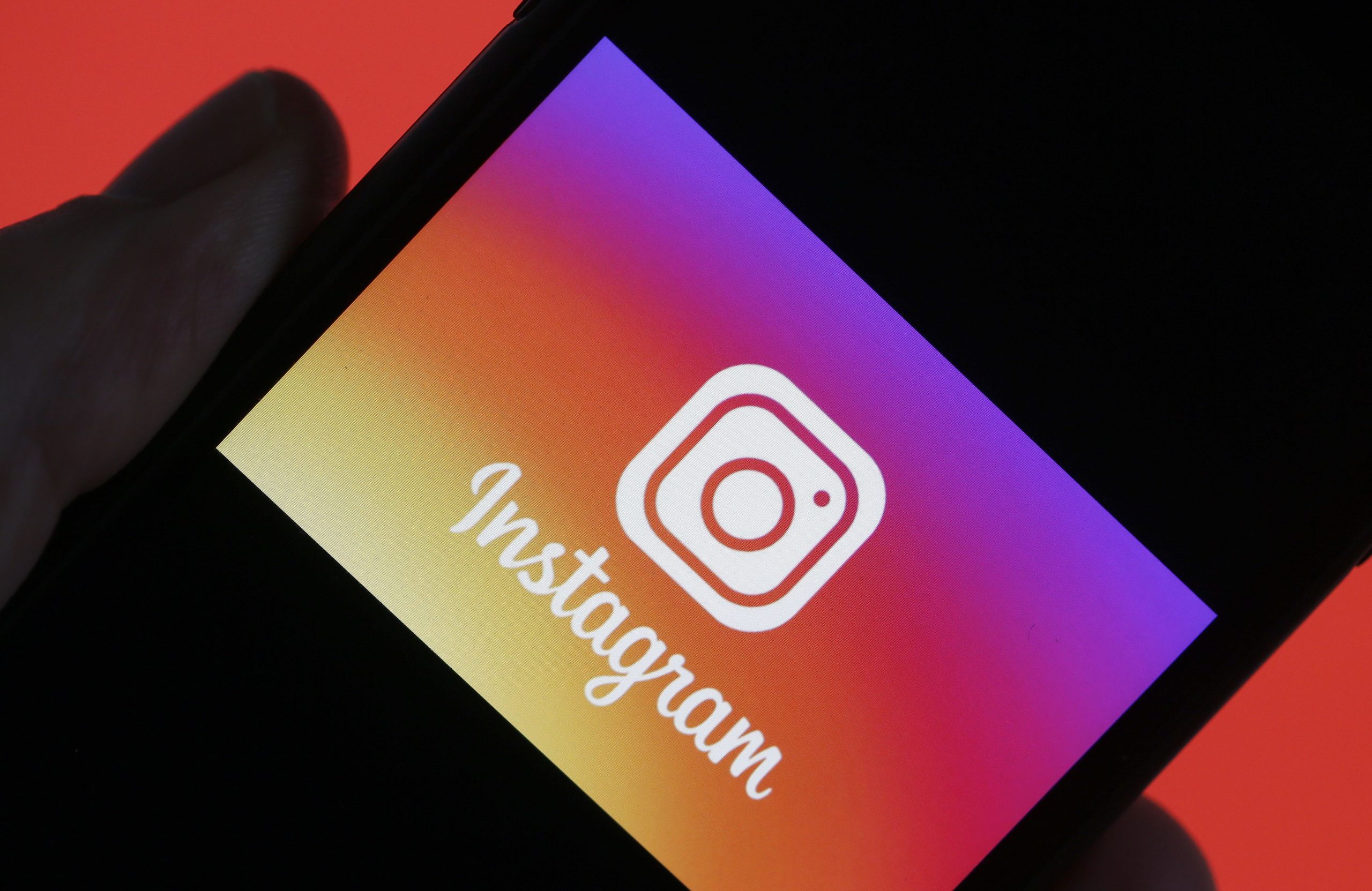 Lee más sobre el artículo Instagram amplía sus funciones y permitirá hacer publicaciones desde una PC