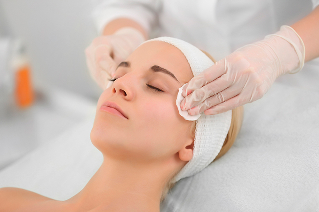 Lee más sobre el artículo Cómo hacer la limpieza de la cara según el tipo de piel