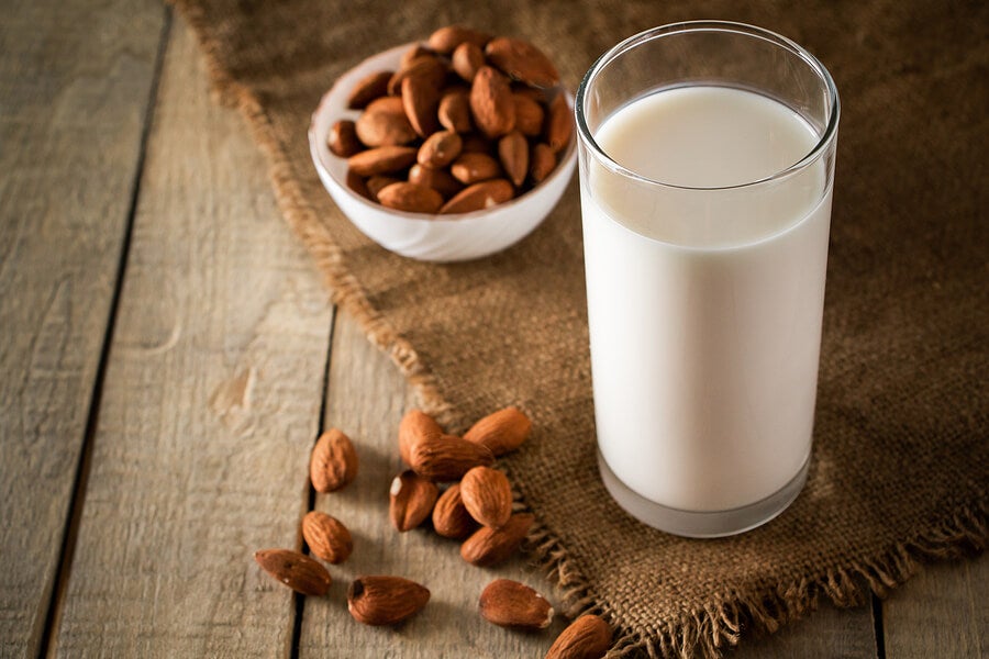 Lee más sobre el artículo Las 5 razones para consumir leche de almendras