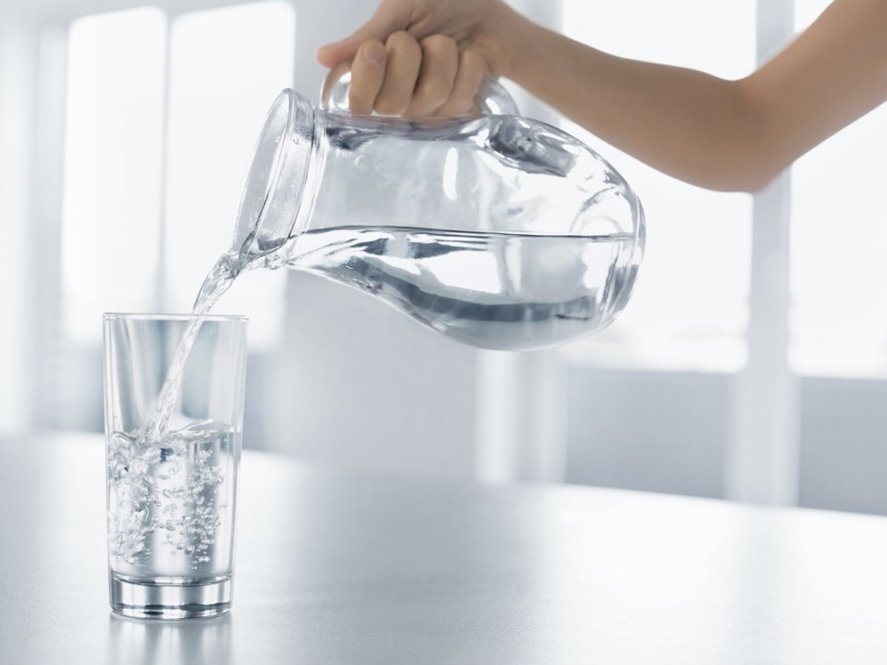 Lee más sobre el artículo ¿Qué pasa en el cuerpo cuando no tomamos suficiente agua?
