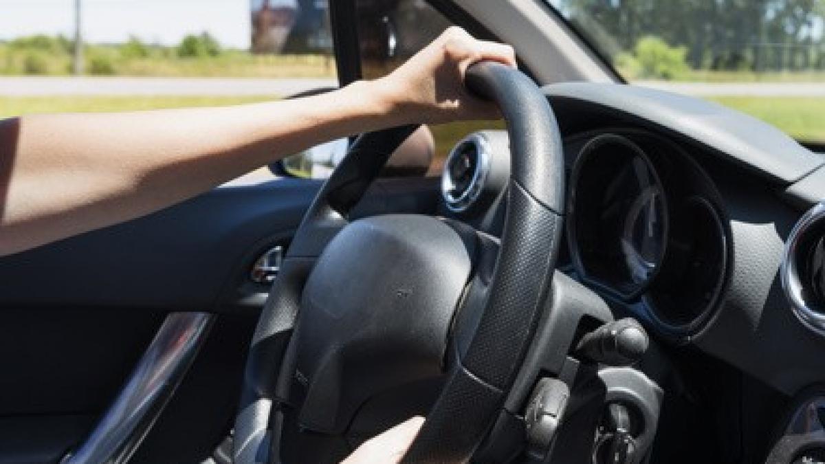 Lee más sobre el artículo Por qué el volante de los autos no está derecho