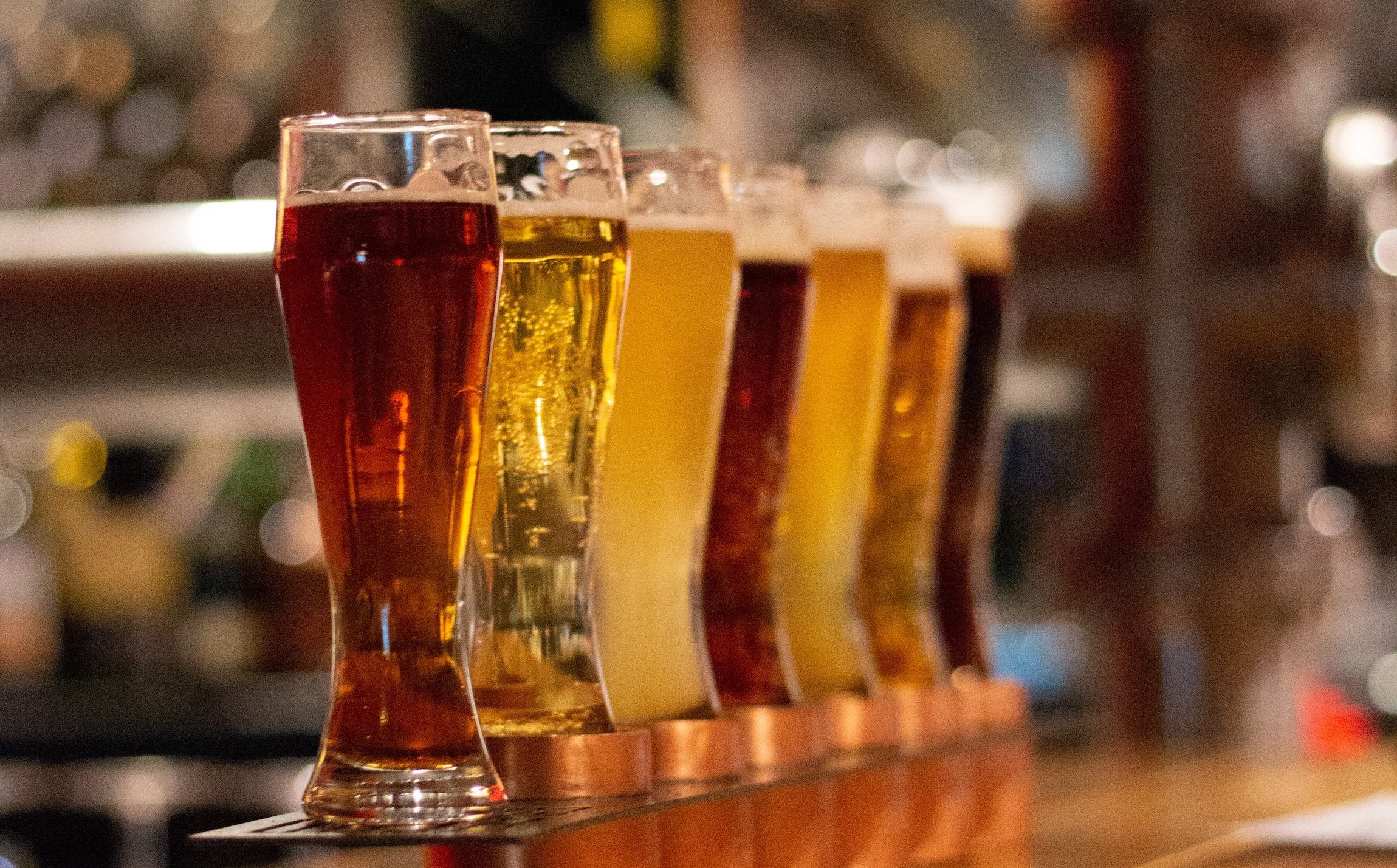 Lee más sobre el artículo ¿Cuál es la mejor cerveza para tomar cuando hace calor?
