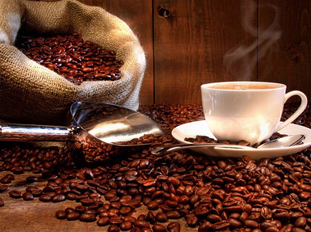 Lee más sobre el artículo El café y el descafeinado: similitudes y diferencias