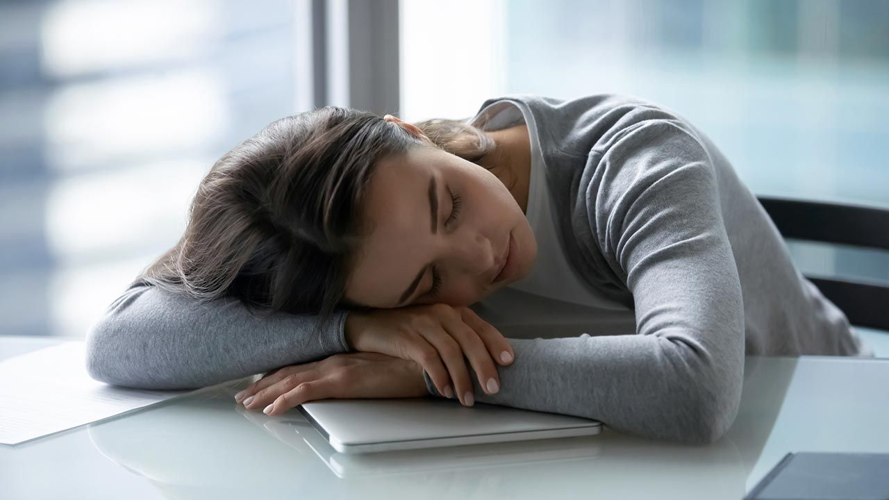 Lee más sobre el artículo Por qué sentimos sueño y por qué hay que dormir cuando ocurre
