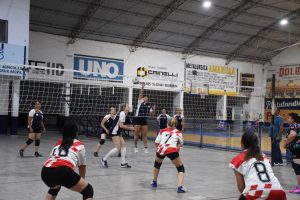 Lee más sobre el artículo Ex – tudiantina en Avellaneda: tuvo lugar la primera jornada de voley en el Club Unión