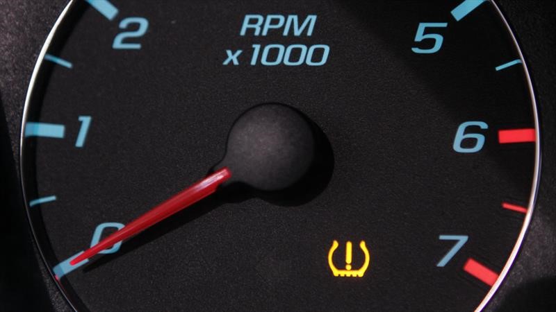 Lee más sobre el artículo Qué hacer si se activa el indicador de presión de los neumáticos del auto