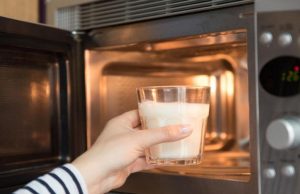 Lee más sobre el artículo La lista de los alimentos que nunca hay que poner en el microondas
