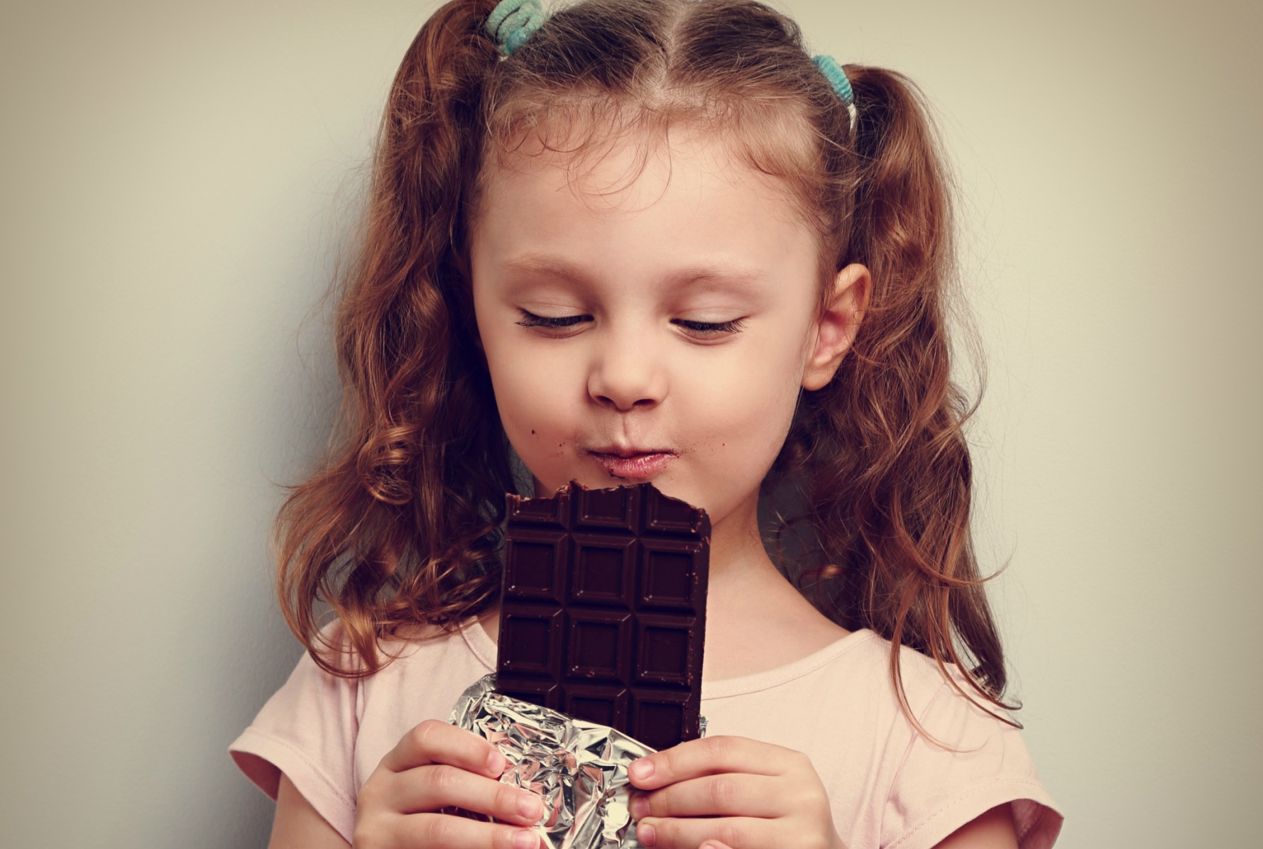 Lee más sobre el artículo Prueban que comer chocolate amargo tres veces al día hace más feliz