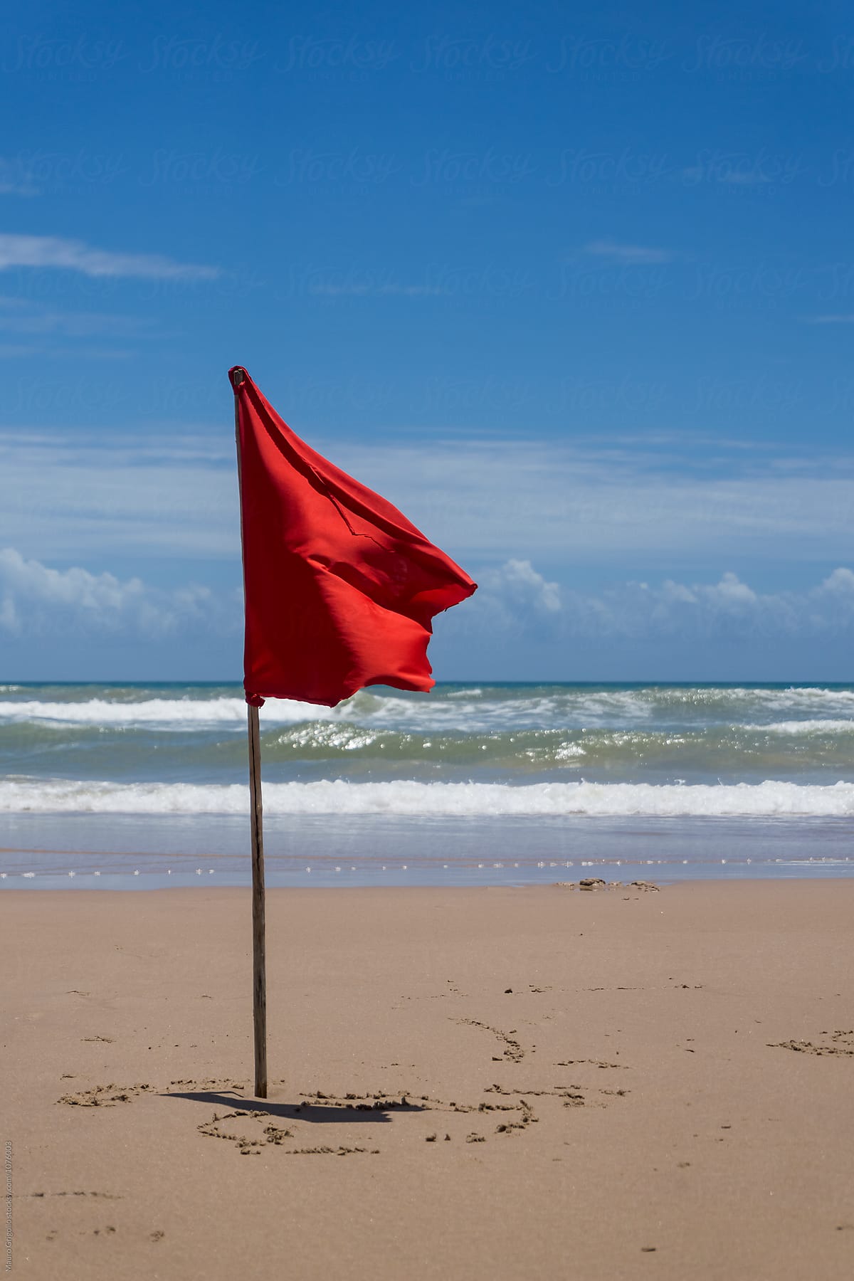 Lee más sobre el artículo Qué significan las banderas en la playa y por qué hay que estar atentos