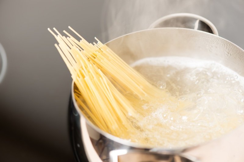 Lee más sobre el artículo El truco para evitar que el agua no se desborde al cocinar pasta